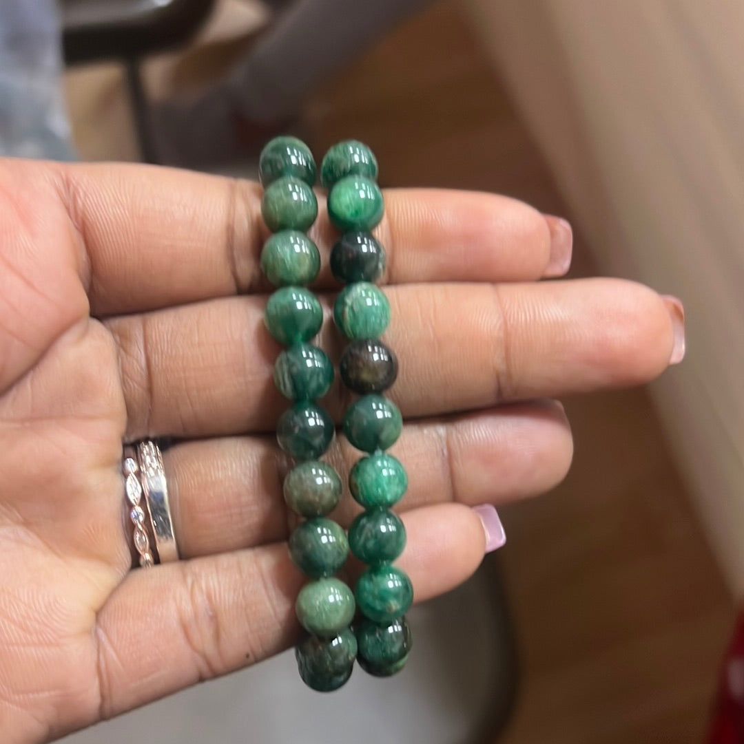 Green Mica bracelet 8mm